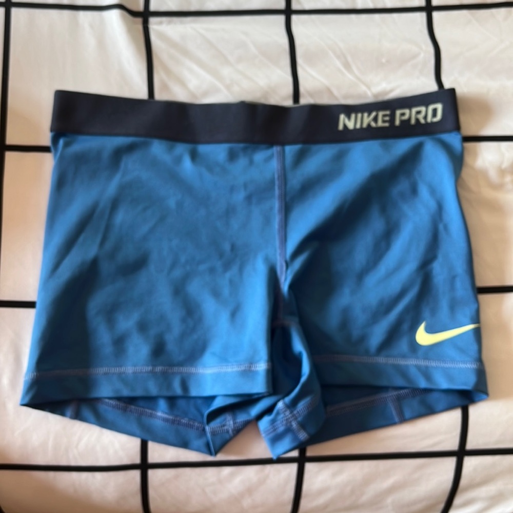 - nike pro spandex